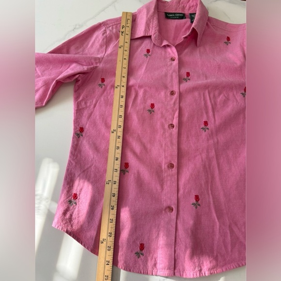 Lemongrass Studio Pink Button up blouse with Embroidered Roses. Size small - Picture 4 of 7